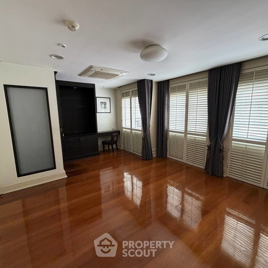 picture 4-BR Townhouse near MRT Khlong Toei (ID 3386080) - 2/38