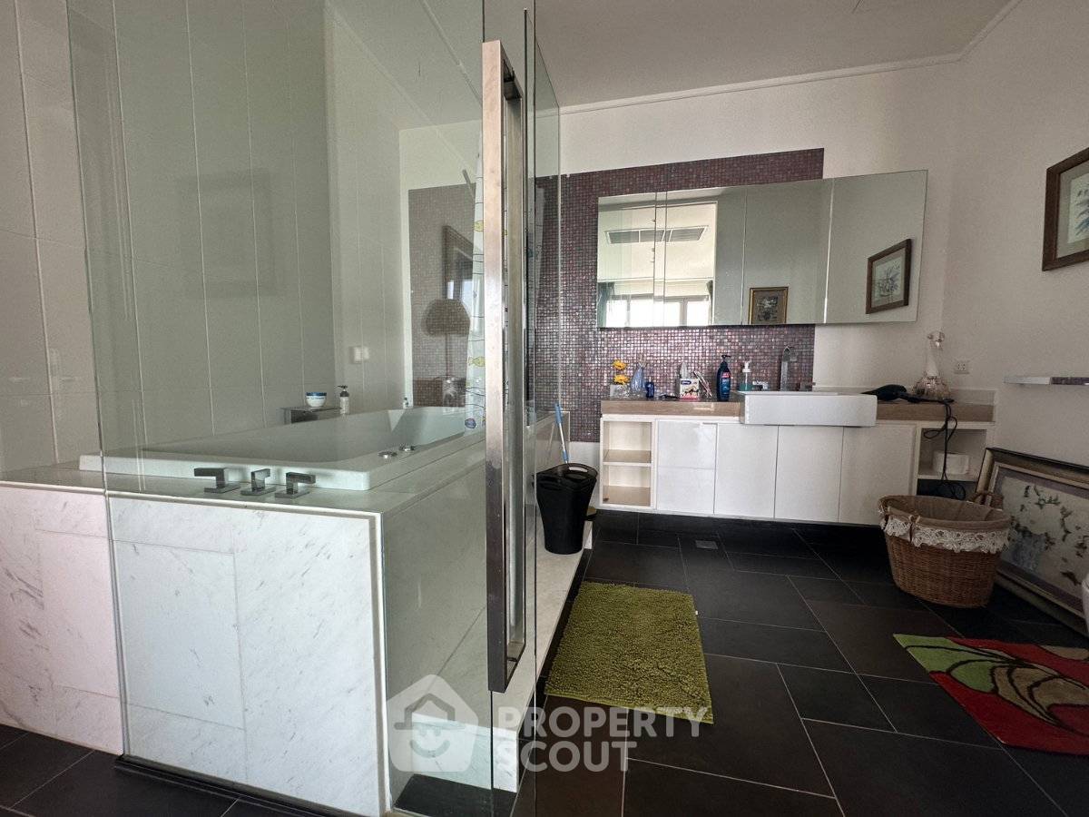 picture 2-BR Condo at Southpoint Pattaya close to Phratamnak (ID 3413270) - 8/32