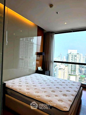 Condos for rent : 31st-Floor 2-BR At The Address Sukhumvit 28 Near BTS Phrom Phong (ID 2675416)