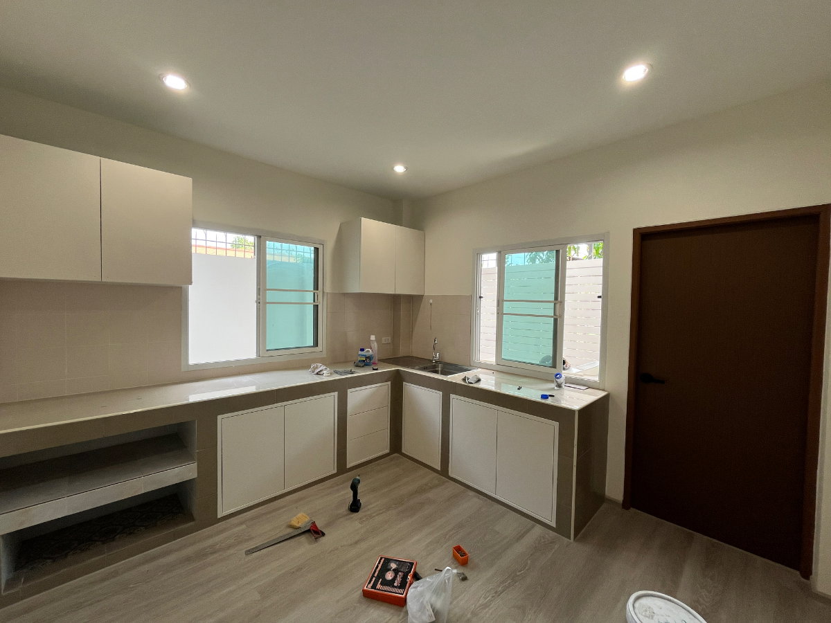 รูป ขายบ้านเดี่ยวหรูพร้อมผู้เช่า ปรีดี 42 | Minimal Modern 4 ห้องนอน พื้นที่ใช้สอย 401 ตร.ม. - รูปที่ 7/33
