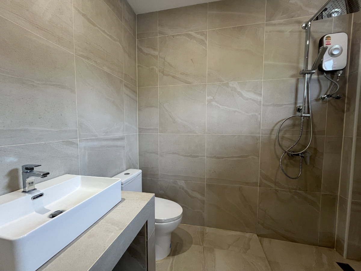 รูป ขายบ้านเดี่ยวหรูพร้อมผู้เช่า ปรีดี 42 | Minimal Modern 4 ห้องนอน พื้นที่ใช้สอย 401 ตร.ม. - รูปที่ 17/33
