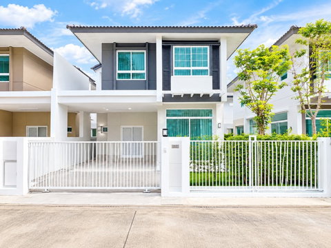 			Newest! 2-story semi-detached house for rent in Bang Chalong Bang Phli located 700 m. from Wat Bang          