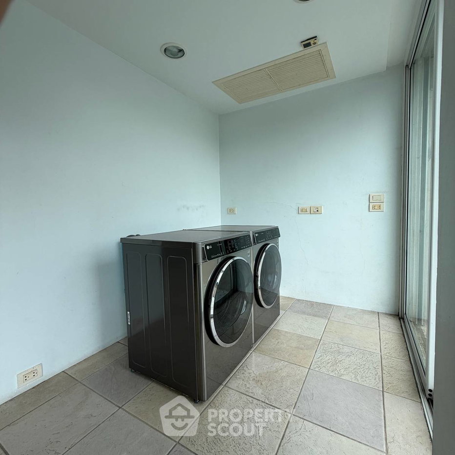 picture 4-BR Townhouse near MRT Khlong Toei (ID 3386080) - 33/38