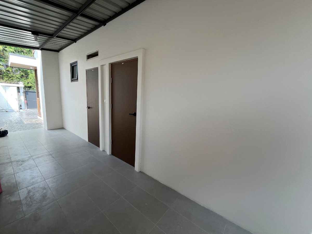 รูป ขายบ้านเดี่ยวหรูพร้อมผู้เช่า ปรีดี 42 | Minimal Modern 4 ห้องนอน พื้นที่ใช้สอย 401 ตร.ม. - รูปที่ 30/33