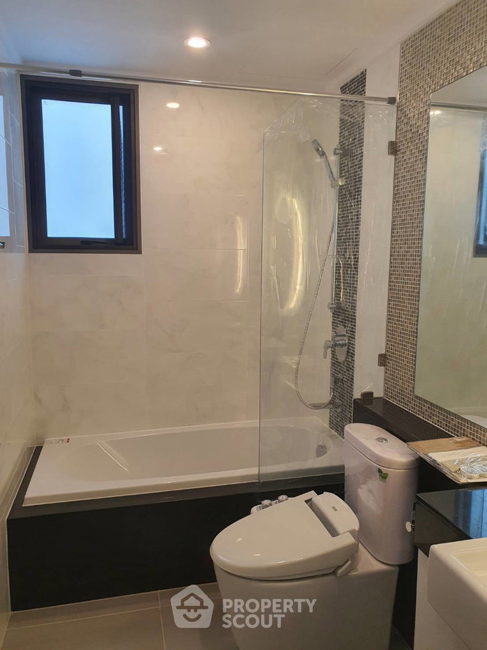 picture 2-BR Condo at Supalai Oriental Sukhumvit 39 near MRT Phetchaburi (ID 3412311) - 13/13