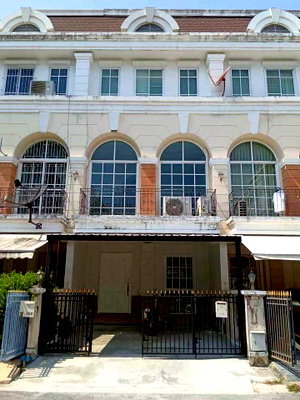 Townhouses for rent Bangkok : 3-story townhouse for rent at Plus City Park (Sansiri) @Rama 9 - Hua Mak 23, New Krungthep Kreetha Road; features 3 bedrooms.