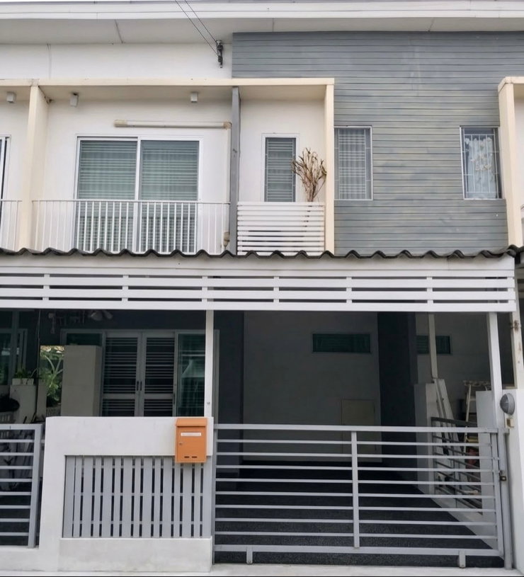 picture Two story townhome for Sale a prime location - 1/23