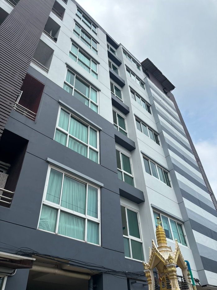 picture For Sale by Owner: The Tropical Condo On Nut 12, Corner Unit, 6th Floor, 28 sq.m., THB 1.25M - 9/10