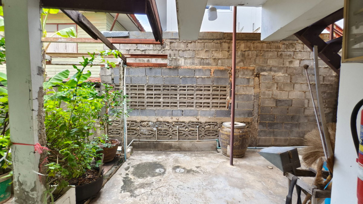รูป บ้านเดี่ยว พร้อมหอพัก 8 ห้อง ที่ดิน 100 ตารางวา - รูปที่ 21/32