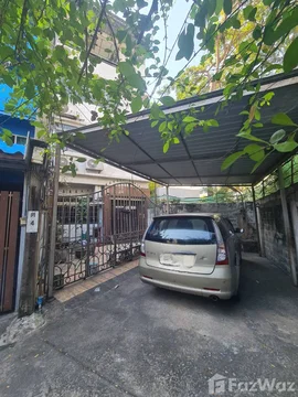 7 Bedroom Townhouse for sale in Suriyawong, Bangkok  6055167