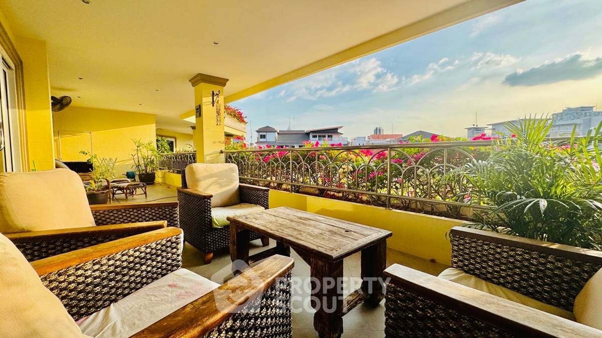 picture 147 Sqm 3-BR Condo For Sale At Nordic Park Hill, Phratamnak (ID 3411357) - 5/15