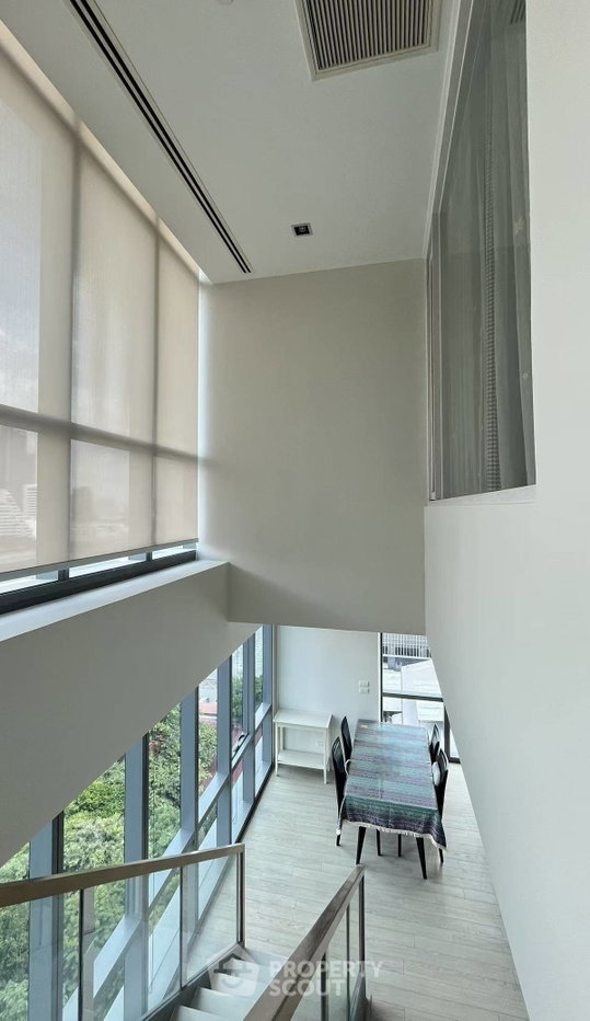 รูป คอนโด 2 ห้องนอน ขายที่ The Room Sukhumvit 21 ใกล้ MRT สุขุมวิท (ID 3412850) - รูปที่ 3/8