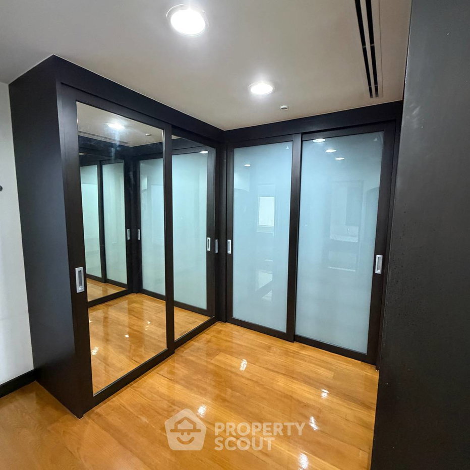 picture 4-BR Townhouse near MRT Khlong Toei (ID 3386080) - 10/38