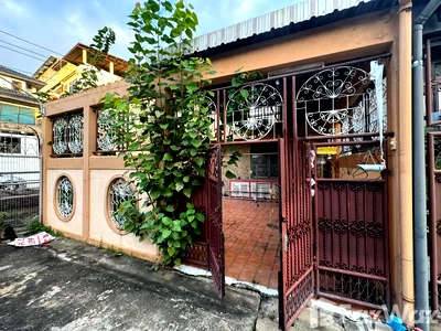 Townhouses for sale Bangkok : 4 Bedroom Townhouse for sale in Wat Tha Phra, Bangkok  6865644