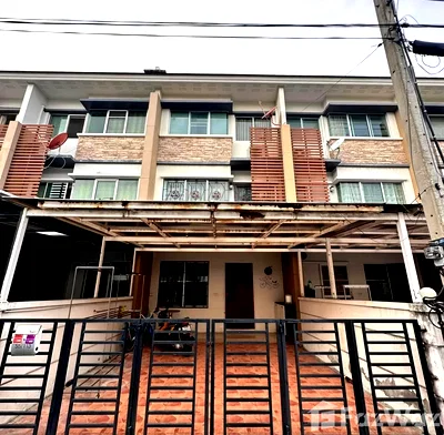 Townhouses for sale Bangkok : Town Plus Kaset-Nawamin, Bangkok 6863162