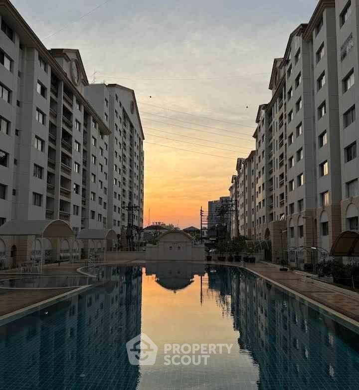 picture 2-BR Condo at Century Park Condominium near MRT Lat Phrao (ID 3410351) - 2/11