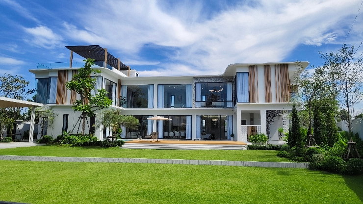 picture Luxury Pool Villa for sale , Mabprachan Pattaya  - 2/20