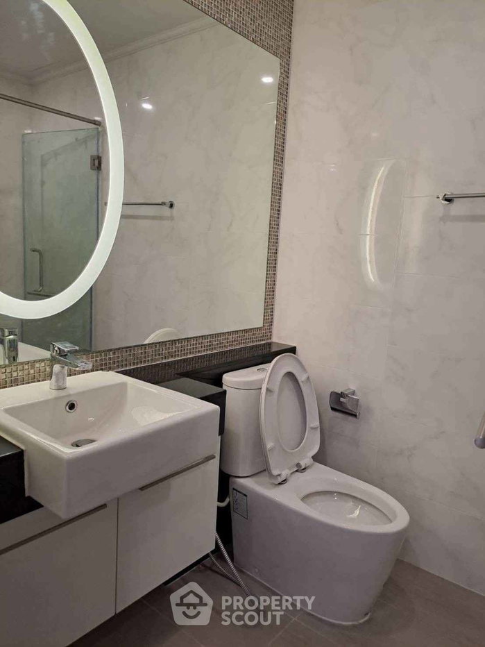 picture 2-BR Condo at Supalai Oriental Sukhumvit 39 near MRT Phetchaburi (ID 2435410) - 8/10