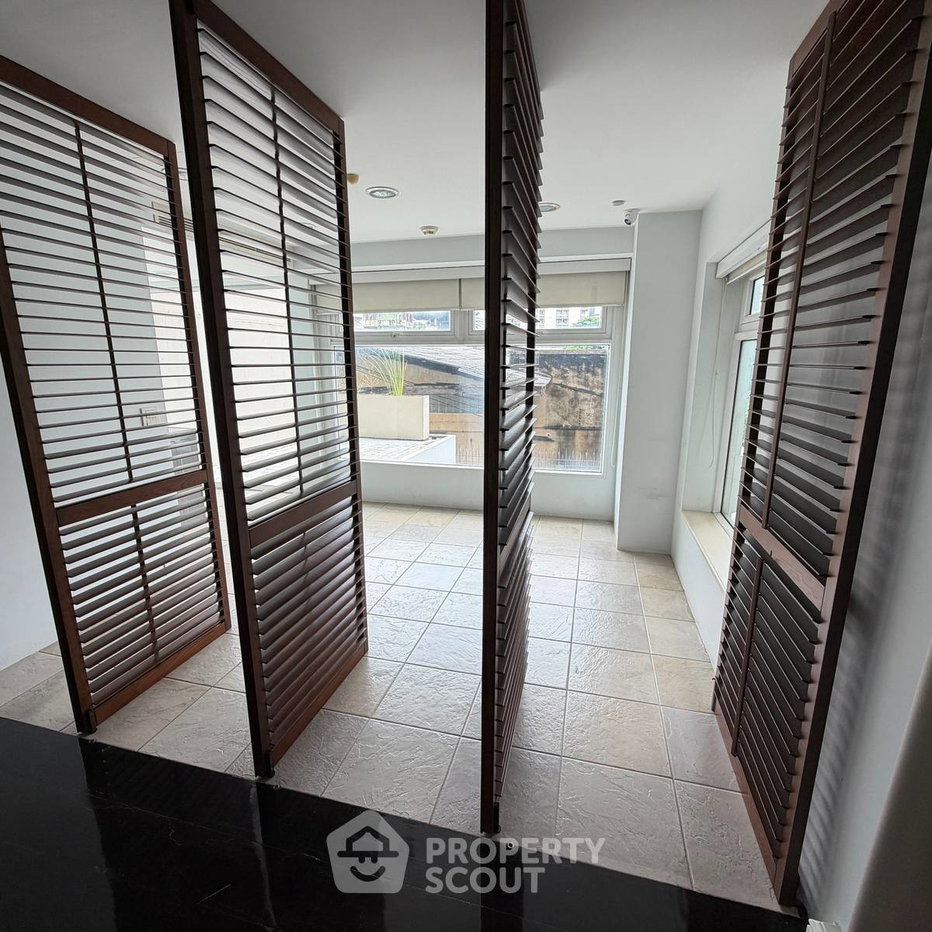 picture 4-BR Townhouse near MRT Khlong Toei (ID 3386080) - 31/38