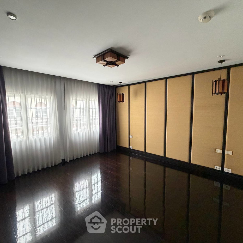 picture 4-BR Townhouse near MRT Khlong Toei (ID 3386080) - 13/38