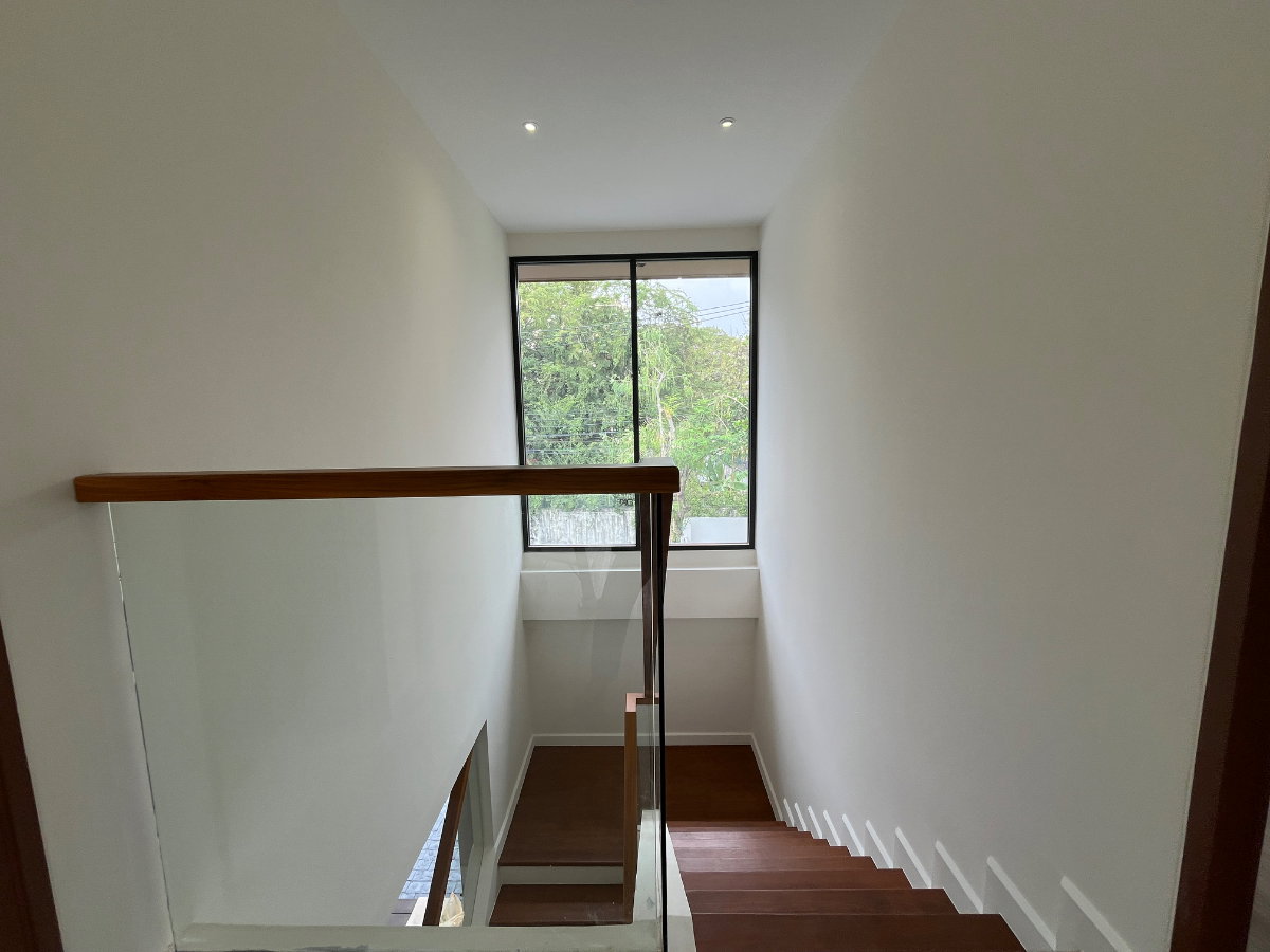 รูป ขายบ้านเดี่ยวหรูพร้อมผู้เช่า ปรีดี 42 | Minimal Modern 4 ห้องนอน พื้นที่ใช้สอย 401 ตร.ม. - รูปที่ 8/33