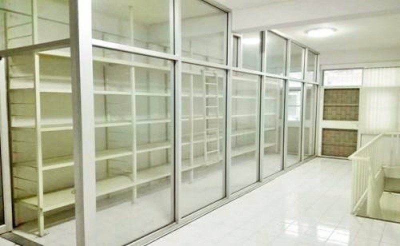 picture 			Ramkhamhaeng Rd. 135-146 4-story building Triam Nomklao Sch. 400m. for rent on SaphanSung.  4bad 3ba           - 3/8