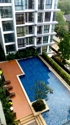 Condos for sale : Pool view at Chateau In Town Sukhumvit 62/1 Phase1 from BTS Bang Chak 200 metre