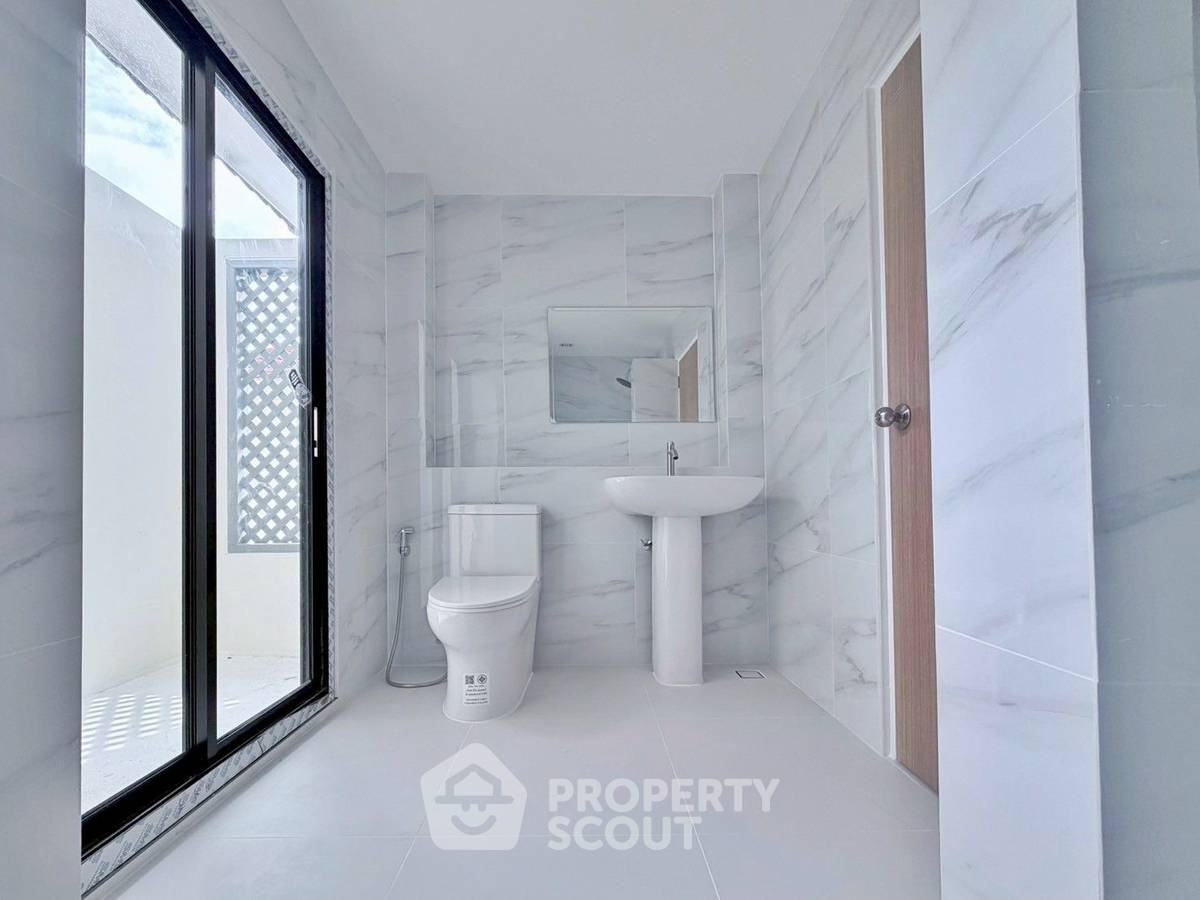picture 3-BR House at Perfect Place Rattanathibet near MRT Sai Ma (ID 3413176) - 18/24