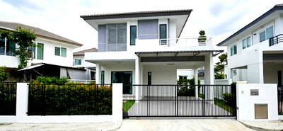 เช่าบ้านเดี่ยว เชียงใหม่ : 🏡 ให้เช่าบ้านเดี่ยว มีพื้นที่สนามหญ้า ในโครงการคุณภาพ ความปลอดภัยสูง พร้อมเฟอร์ ทำเลดีมาก เดินทางสะดวก ใกล้รวมโชค มีโชคพลาซ่า โลตัส และอื่นๆอีกมากมาย