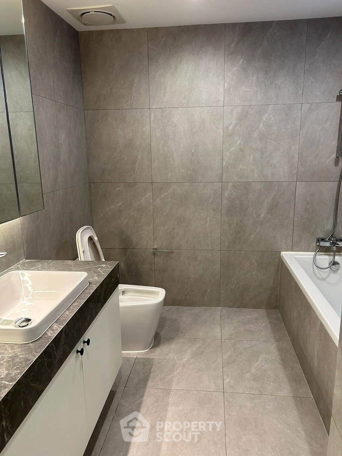 picture Pet-Friendly 3-BR Ruamsuk Condominium Near BTS Thong Lor (ID 3409123) - 11/14