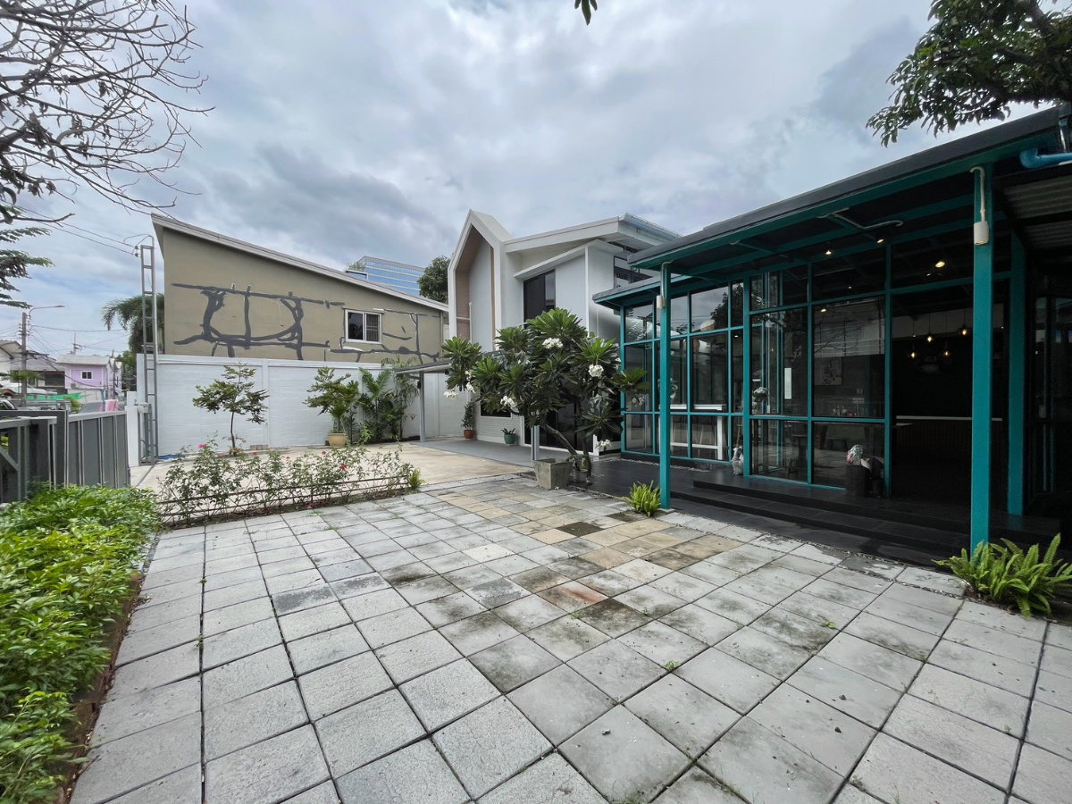 รูป ขายบ้านเดี่ยว 2 หลังในพื้นที่เดียวกัน ประชาชื่น 12 | ที่ดิน 83 ตร.ว. | รีโนเวทใหม่ | เหมาะอยู่อาศัย + ทำธุรกิจ / คาเฟ่ / ร้านอาหาร - รูปที่ 3/29