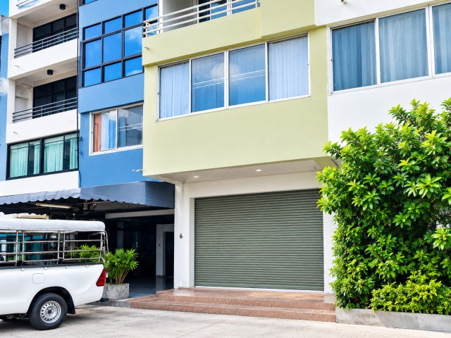 picture 			Ramkhamhaeng Rd. 135-146 4-story building Triam Nomklao Sch. 400m. for rent on SaphanSung.  4bad 3ba           - 2/8