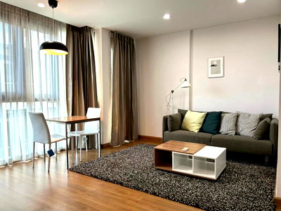 Condos for rent 700 Year Sports Arena Chiang Mai : 🍃 Room for RENT! at Nimmana Condo  In center of Nimman area - near to University, Shopping Mall, Supermarket, Cafe and etc.