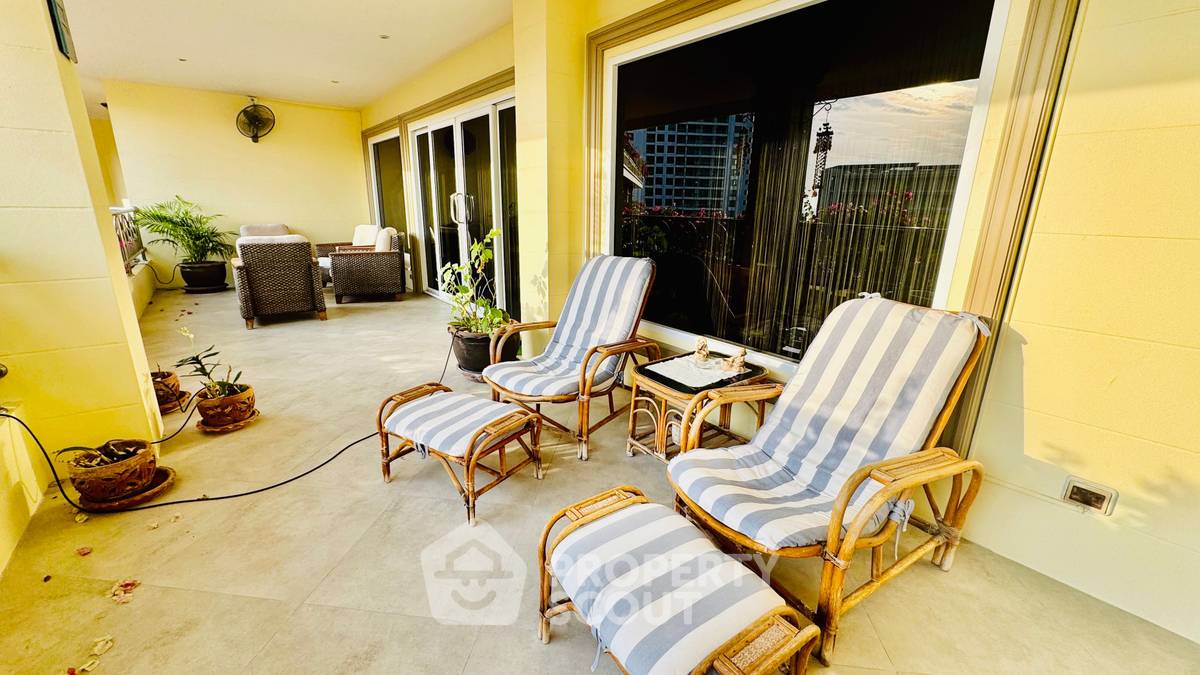 picture 147 Sqm 3-BR Condo For Sale At Nordic Park Hill, Phratamnak (ID 3411357) - 4/15