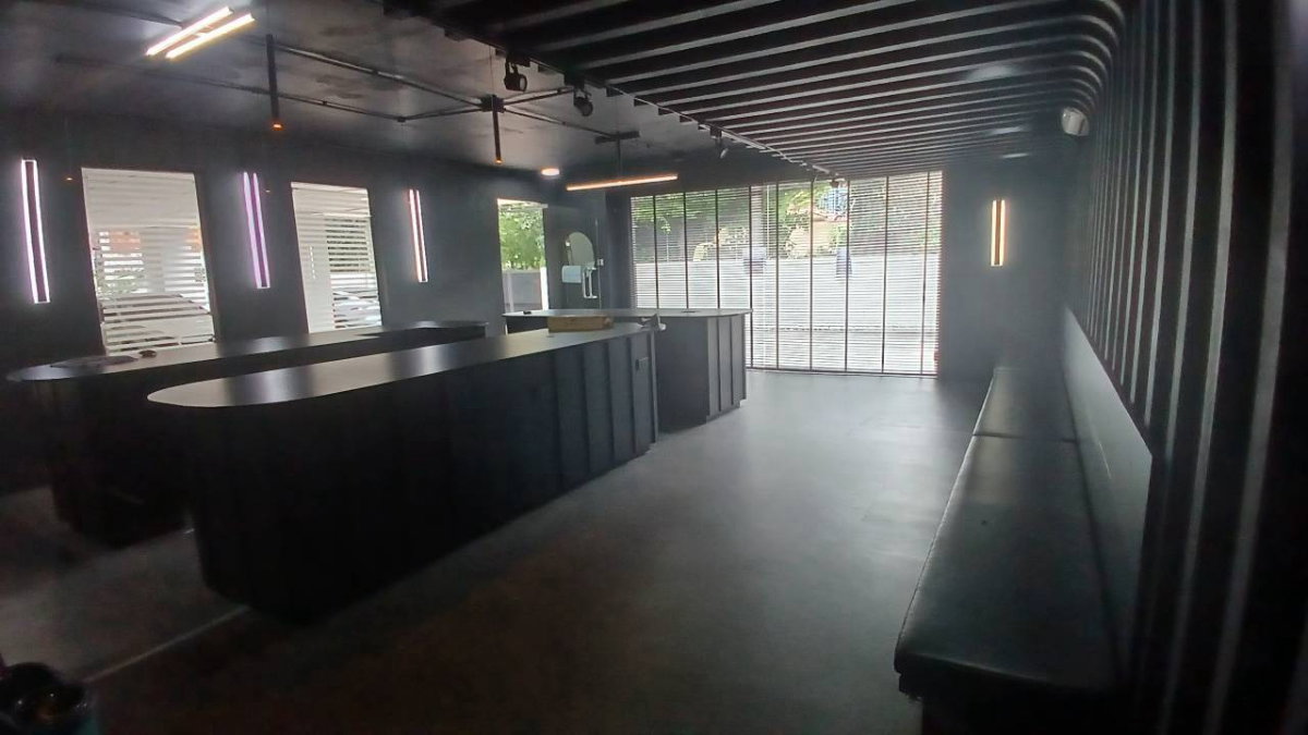 Space/Shop for Rent Sukhumvit 49🔰Near BTS Thonglor-Phromphong🔰Owner can demolish/ Decorate by Renter🔰Contract start 1 year only🔰WA+66 915519596