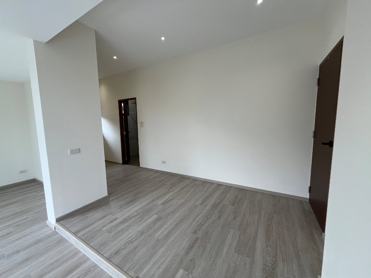 รูป ขายบ้านเดี่ยวหรูพร้อมผู้เช่า ปรีดี 42 | Minimal Modern 4 ห้องนอน พื้นที่ใช้สอย 401 ตร.ม. - รูปที่ 22/33