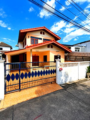 Houses for sale Bang Na :   Affordable Detached House Near BTS Udom Suk – Special. Price Buy the Land, Get a 2-Storey Detached House at an Incredible Price!