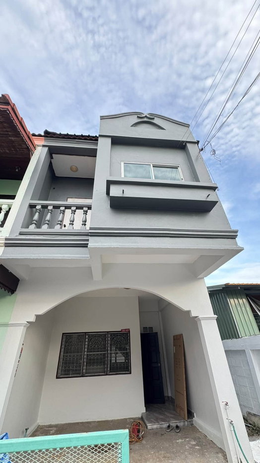 รูป ให้เช่า ทาวน์โฮม 2 ชั้น 3 นอน 2 น้ำ 23 ตรว หลังริม ซอยพหลโยธิน 52 เพียง 9000 บาท - รูปที่ 1/9