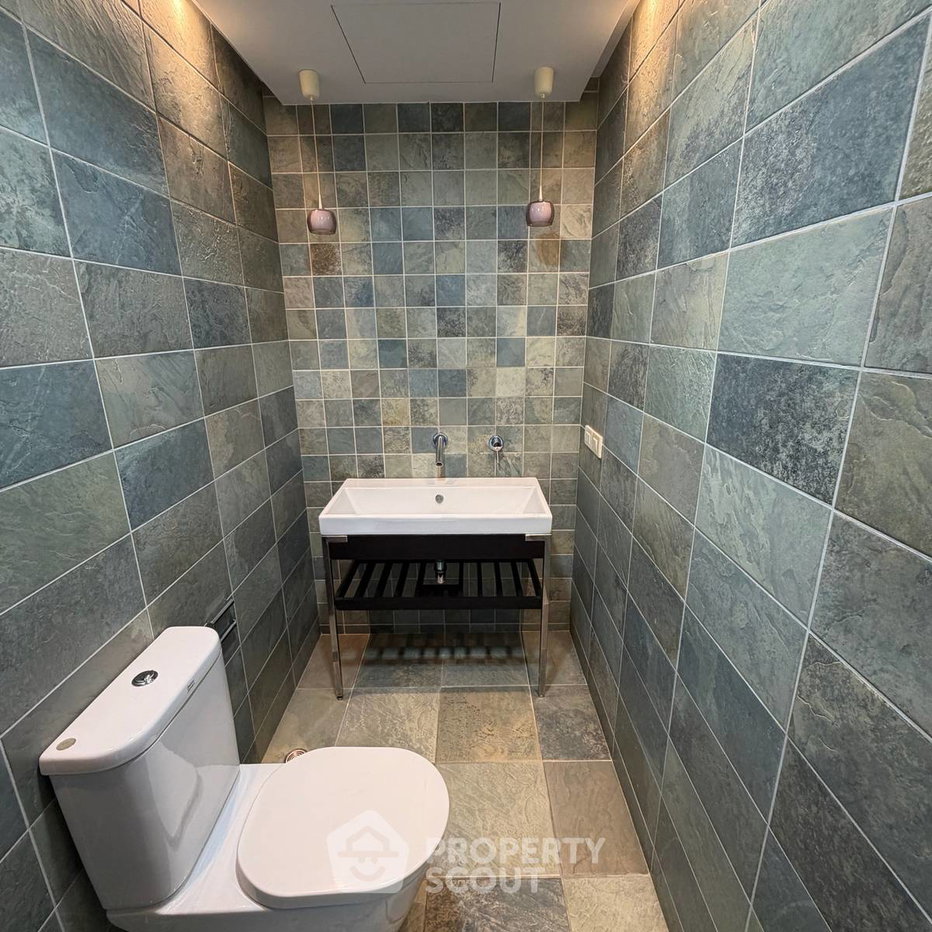 picture 4-BR Townhouse near MRT Khlong Toei (ID 3386080) - 35/38