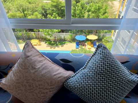 For Sale! Hay Hua Hin Condominium 5th Fl. Pool View Great atmosphere, move-in ready.