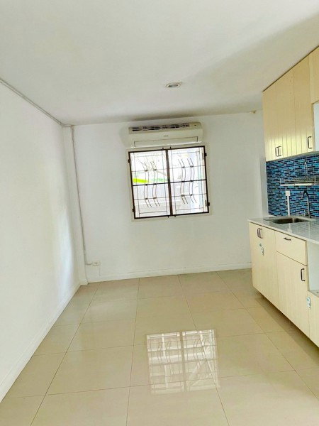 รูป 261015mskunl ให้เช่า บ้าน อ่อนนุช-วงแหวน กาญจนาภิเษก28-36 ให้เช่าบ้านเดี่ยวหรู 2ชั้น  หลังหัวมุม 3 นอน 2 น้ำ 57 ตร.วา. 230 ตร.ม.วิวสวน - รูปที่ 5/8