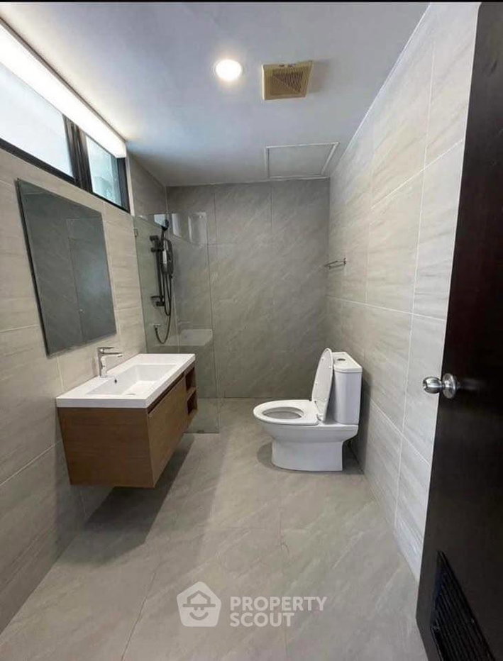 picture 37th-Floor 3-BR 230 Sqm Sathorn Gardens, MRT Silom (ID 3415005) - 10/17