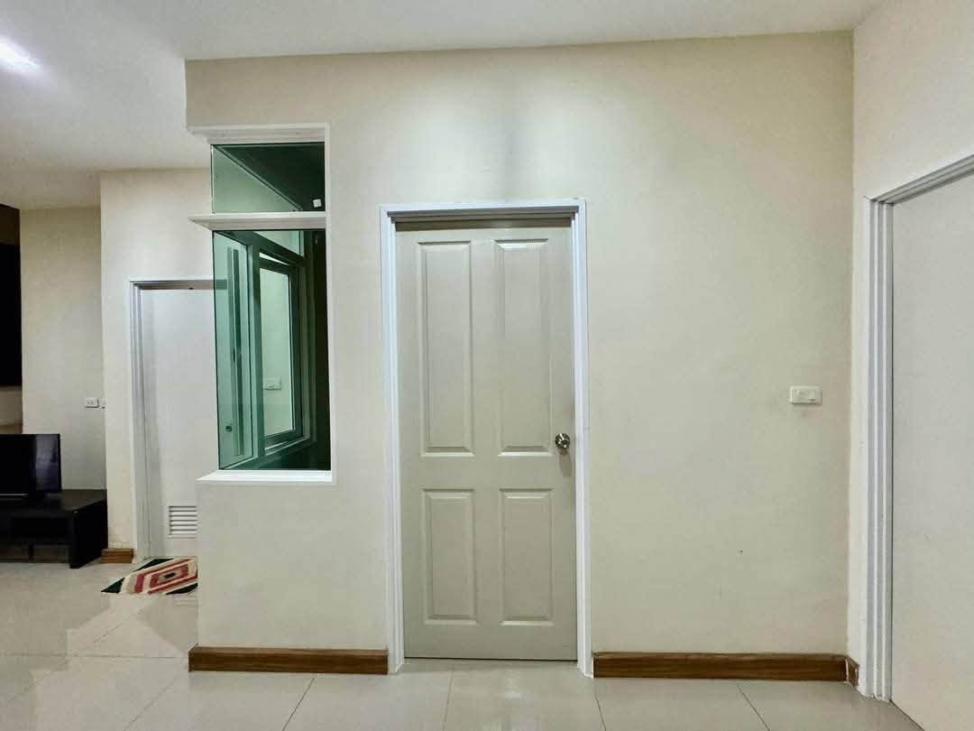 รูป ให้เช่าทาวน์โฮมหลังริม 4 ห้องนอน ม.โกลเด้นท์ทาวน์ เก้ากิโล ศรีราชา - รูปที่ 6/19