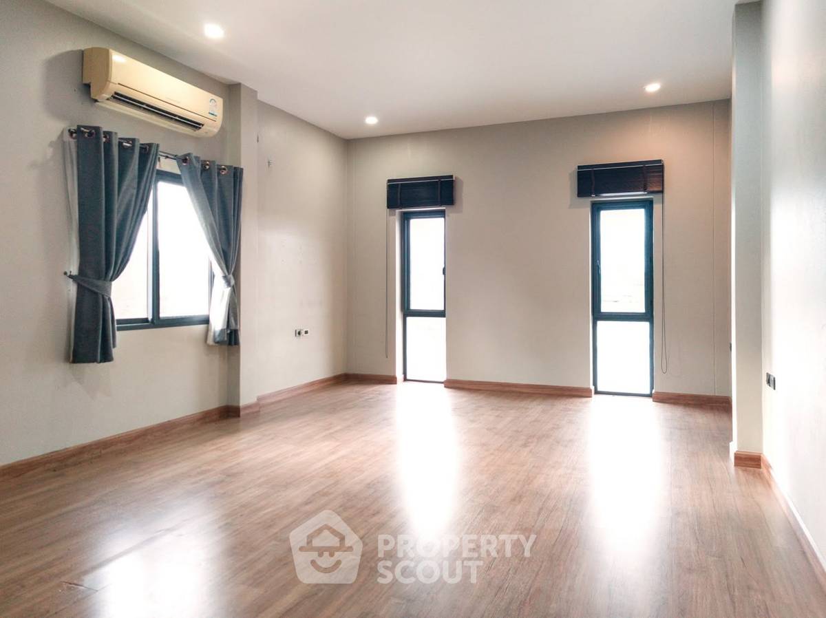 รูป บ้าน 3 ห้องนอน ขนาด 480 ตารางเมตร ในสุเทพ เชียงใหม่ (ID 3417796) - รูปที่ 3/16