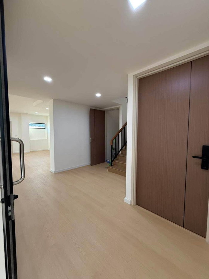 picture #HHR107 Sale: 4-Story Office Building, Ready to Move In ð Soi Sahakarn Pramool - 10/20