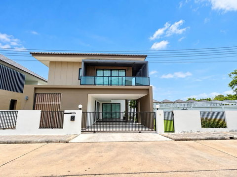 House for rent, Chatphet Maliwan Village