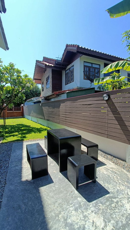 รูป ขายด่วน บ้านไม้สัก สันป่าตอง เชียงใหม่ 130 ตร.ว. 3 นอน 2 น้ำ ริมแม่น้ำขาน หลังมุม ใกล้สนามบิน เฟอร์ครบพร้อมอยู่ น้ำไม่ท่วม - รูปที่ 13/44