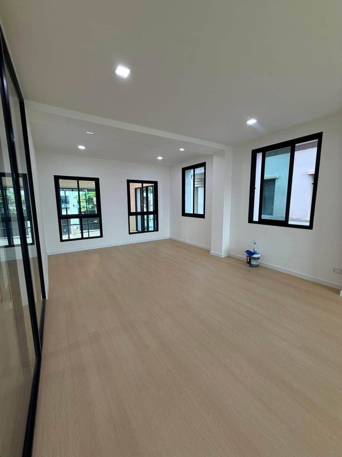 picture #OHR12 For rent: 4-story office building with 10 multi-purpose rooms, ready to move in. ð Soi Sahakarn Pramool - 15/17