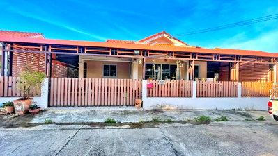 Houses for sale Chonburi : Detached house for sale (resale) in Samakkhi 48 Village, Sattahip, Chon Buri