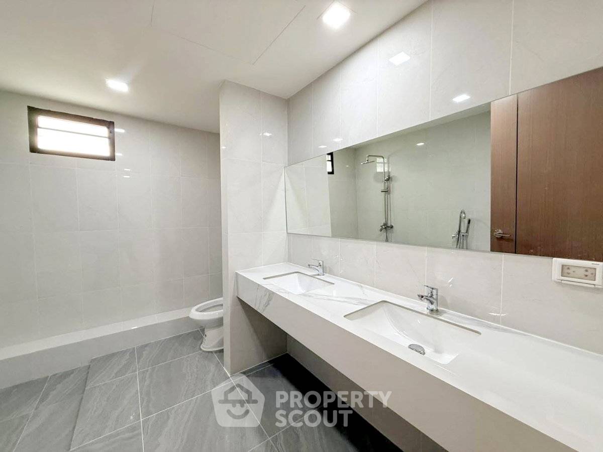 รูป ขายบ้าน 10 ห้องนอน พื้นที่ 600 ตร.ม. ย่านวังทองหลาง กรุงเทพฯ (ID 3413748) - รูปที่ 16/17